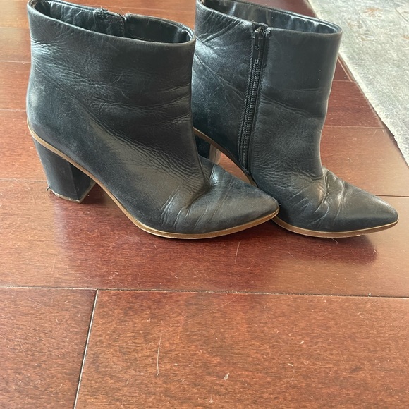 1.State black booties - Picture 1 of 8